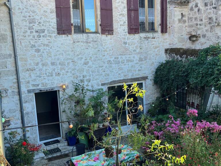 Maison centre Issigeac. — photo 1