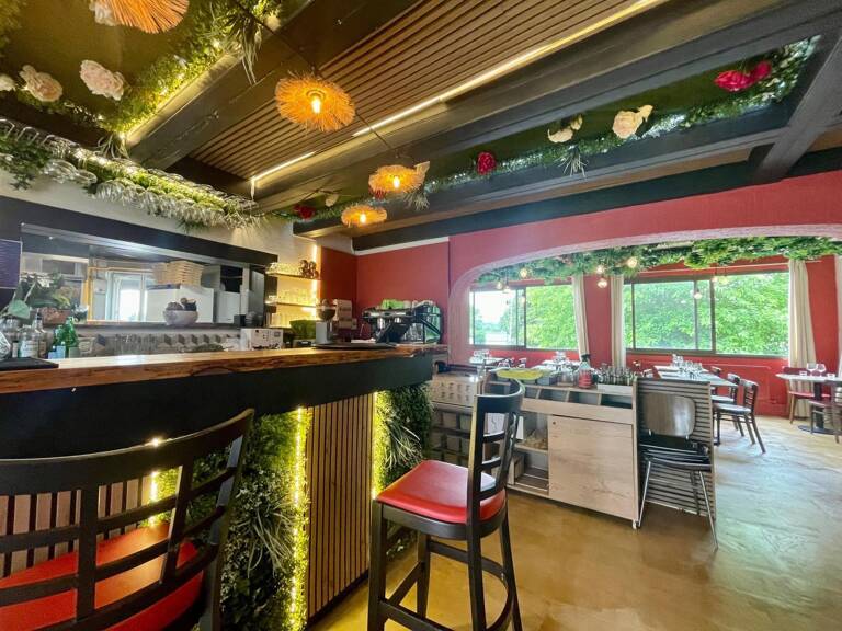 Murs commerciaux de 104 m² Loyer perçu 17 853,00 EUR / an — photo 1
