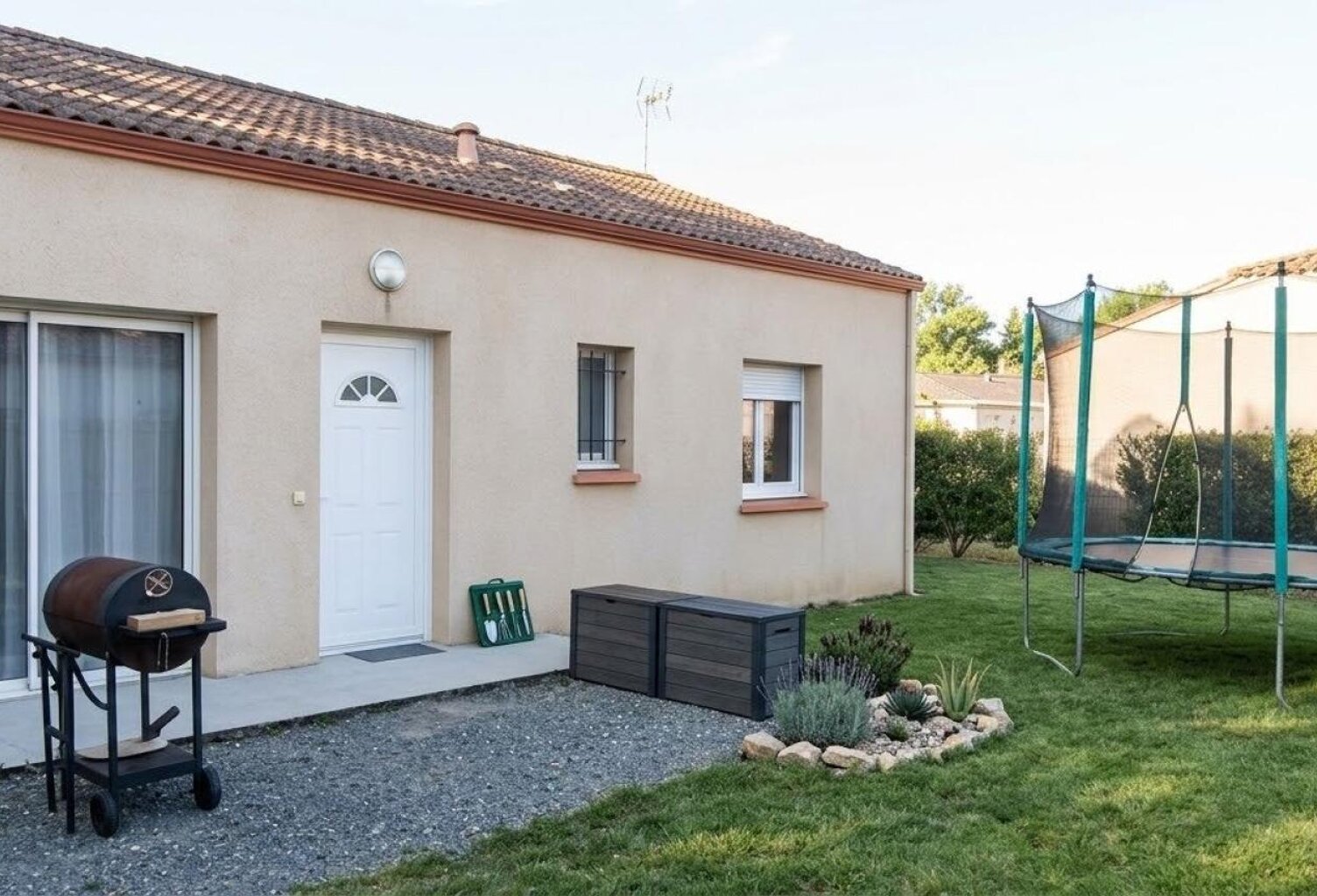 Maison récente avec jardin clos — photo 1