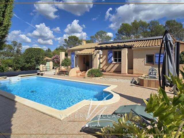Rocbaron : Maison individuelle de 130 m² sur un terrain de 1200 m² avec 3 chambres, piscine... — photo du bien