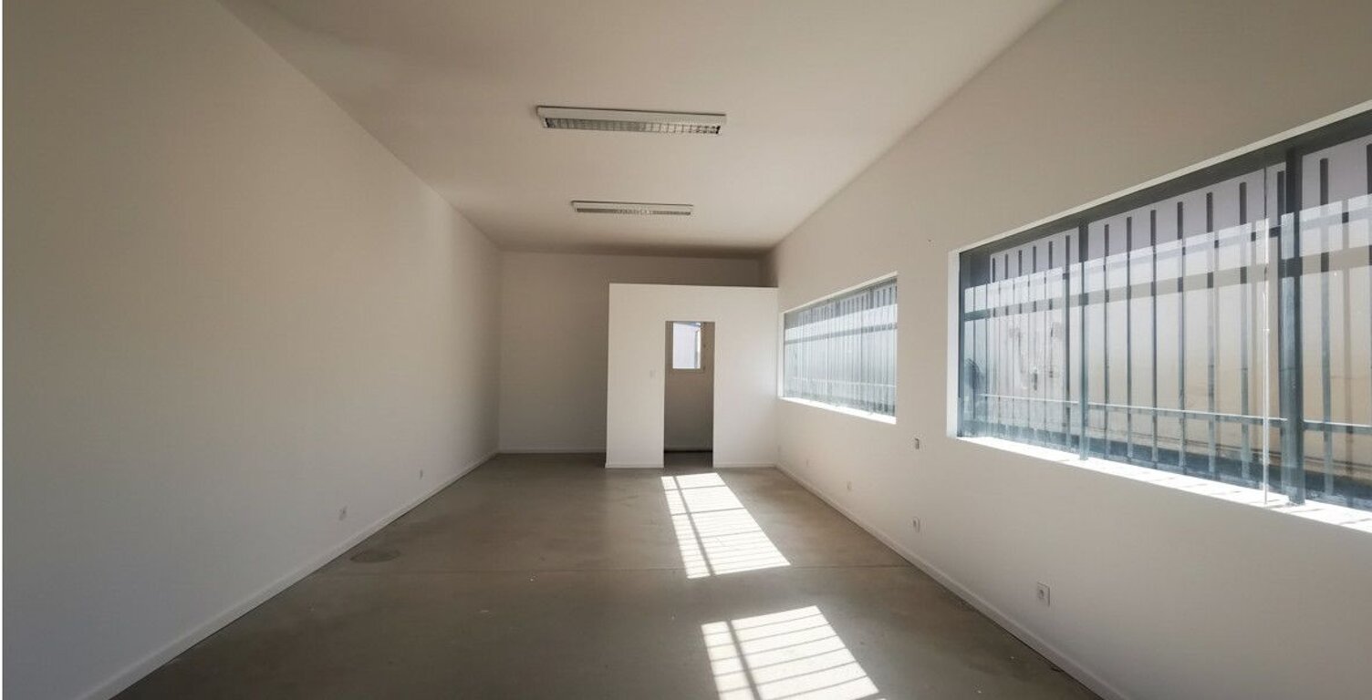 Local commercial — photo 1