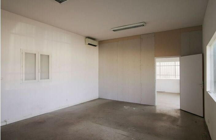 Local commercial — photo 3