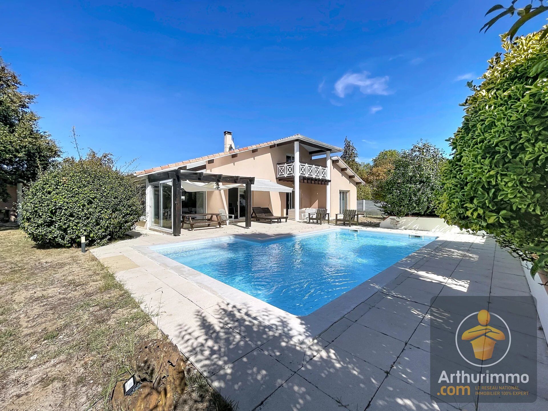Maison 5 pièces 168 m² · à Aureilhan · 168 m² · 556 000 €