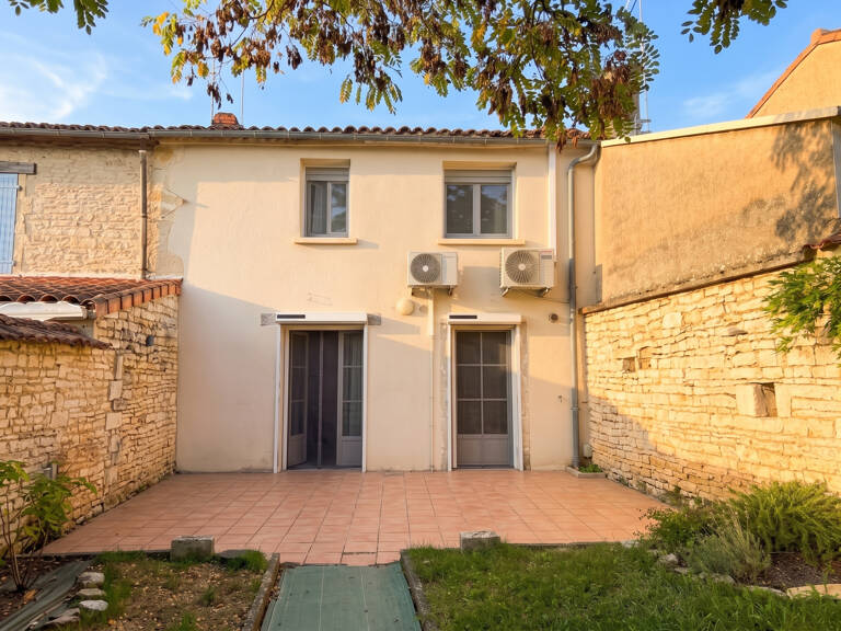 Plein centre de Mansle   Charmante maison rénovée avec jardi — photo 1