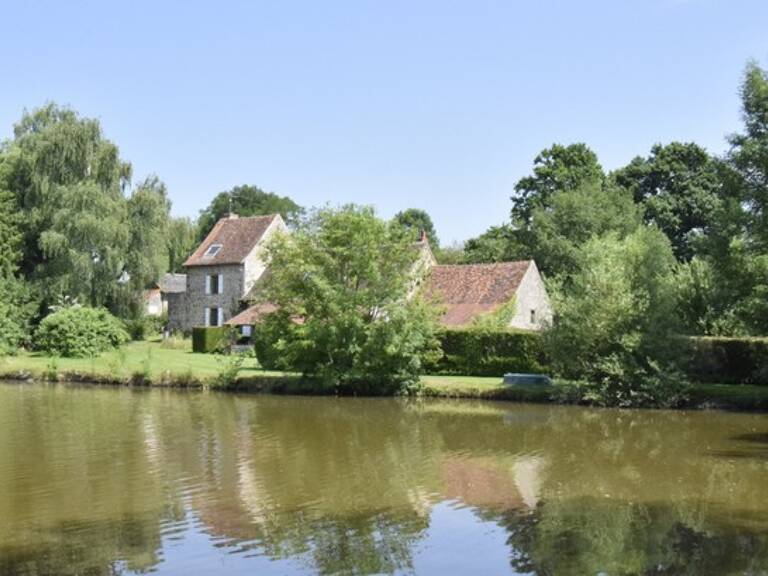 BELLE DEMEURE AU CALME AVEC ETANG 3 HA ENVIRON — photo 1