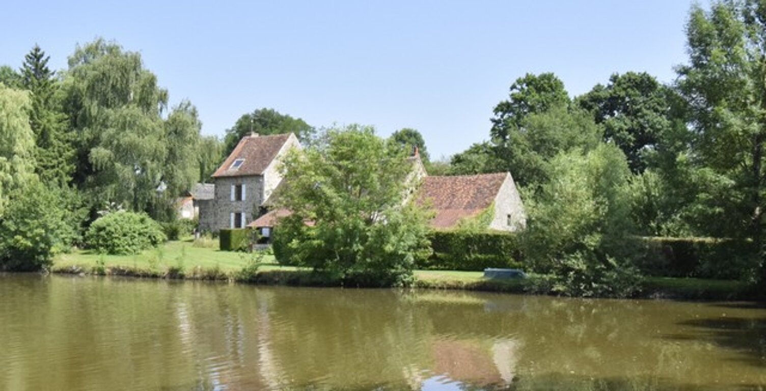 BELLE DEMEURE AU CALME AVEC ETANG 3 HA ENVIRON — photo 1