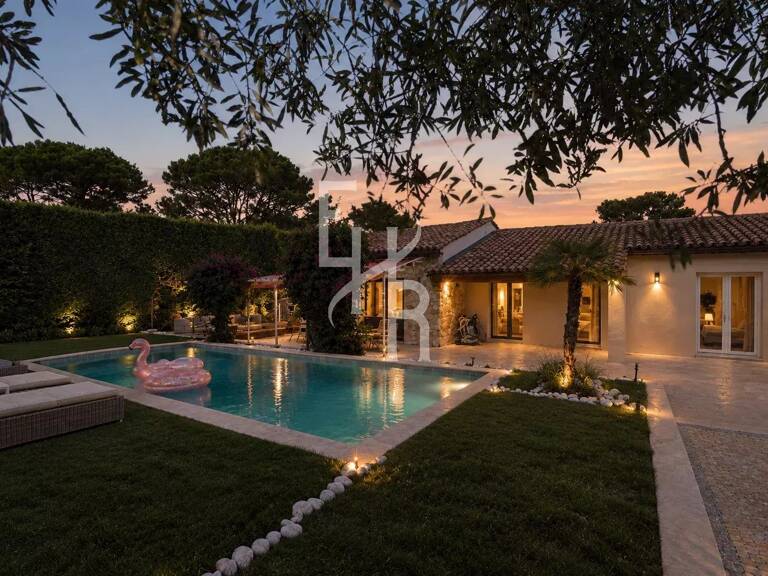 VILLA D’EXCEPTION AU CŒUR D’UN DOMAINE RECHERCHÉ — photo 1