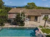 VILLA D’EXCEPTION AU CŒUR D’UN DOMAINE RECHERCHÉ — photo 2