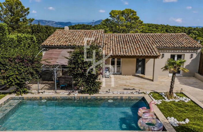 VILLA D’EXCEPTION AU CŒUR D’UN DOMAINE RECHERCHÉ — photo 2
