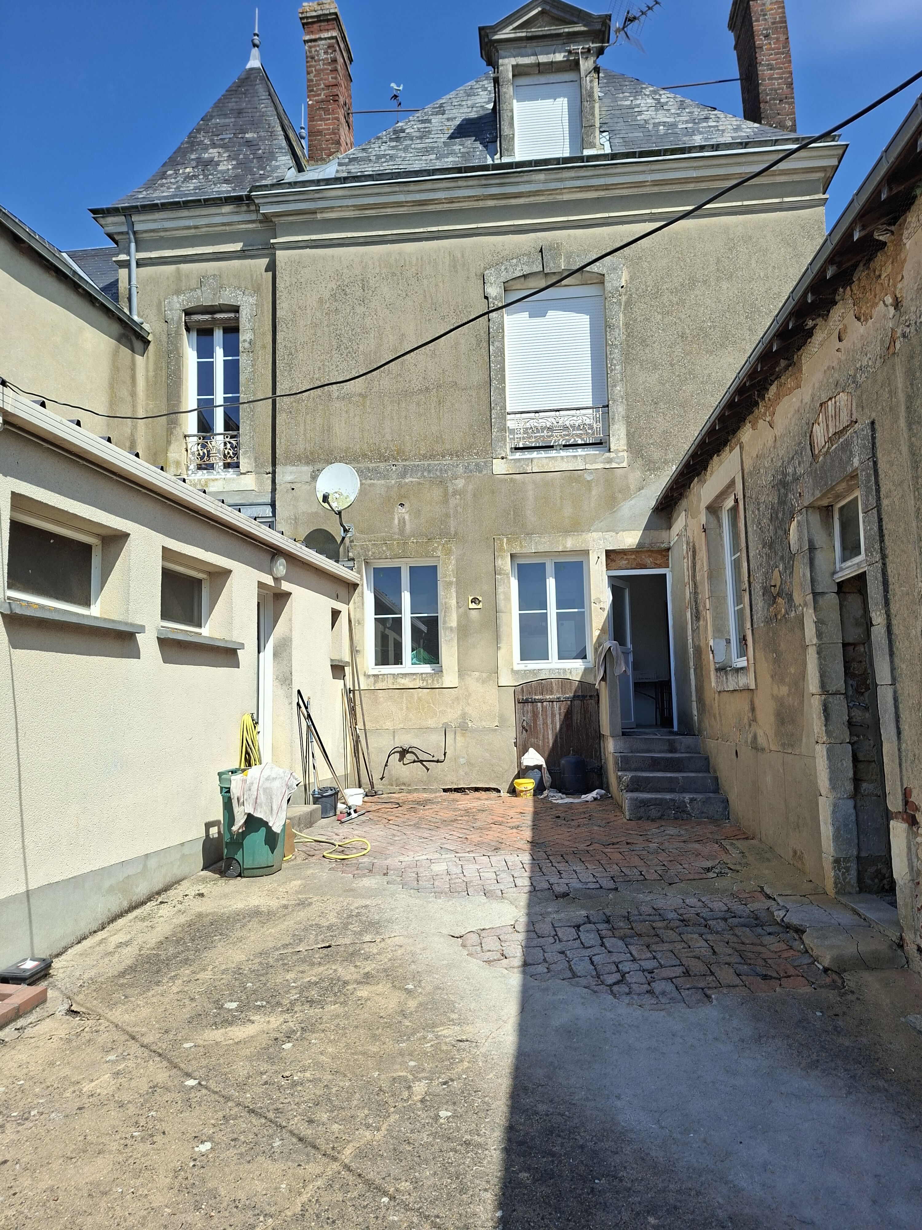 PROXIMITE CHAUFOUR -NOTRE-DAME (72550) – IMMEUBLE À FORT POTENTIEL – IDÉAL INVESTISSEUR