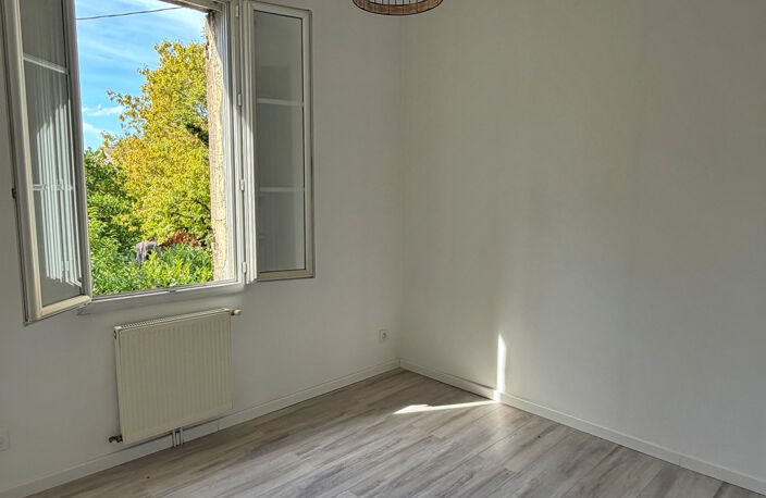 LATRESNE CENTRE - APPARTEMENT 60 M2 - 1ER ET DERNIER ÉTAGE - — photo 4