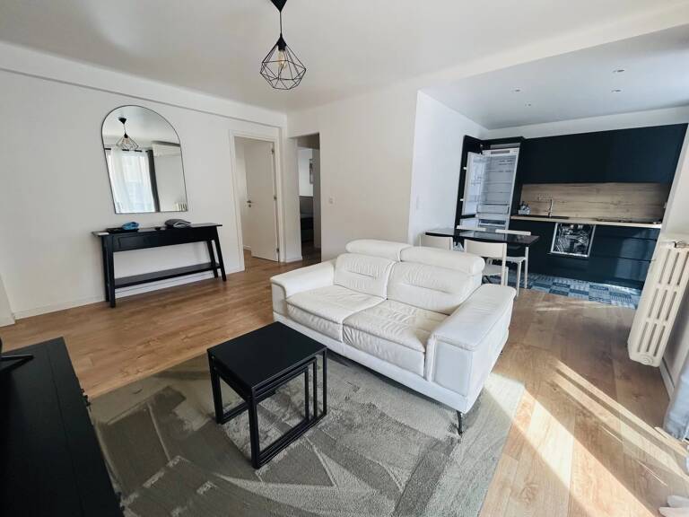 Quartier évéché : 3 Pièces meublé avec balcon  et parking — photo 1