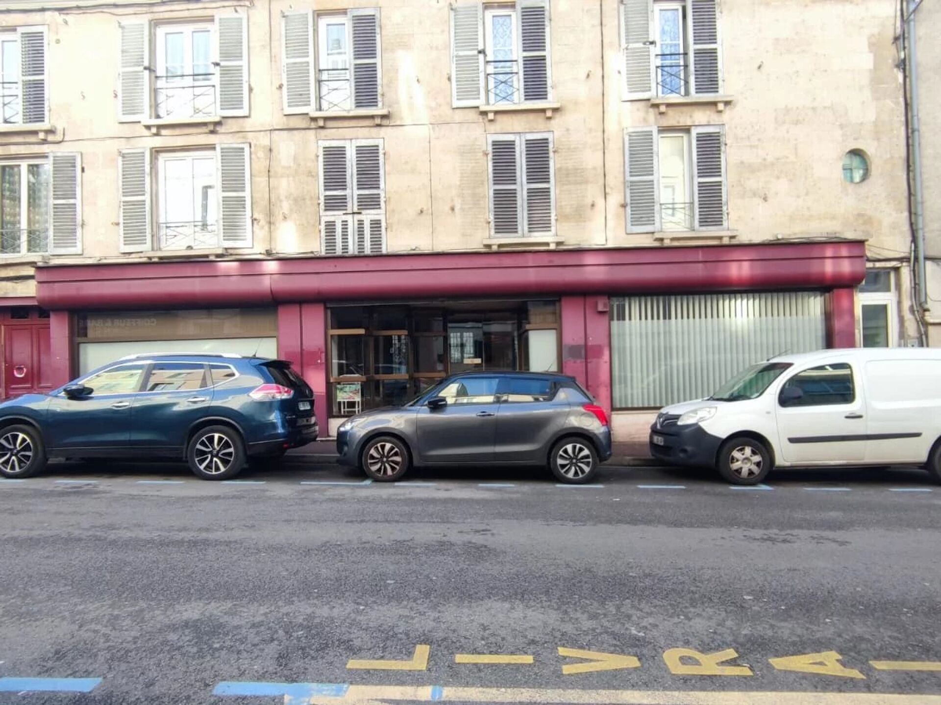 Local commercial 5 pièces 174 m² · à Beaumont-sur-Oise · 174 m² · 298 000 €