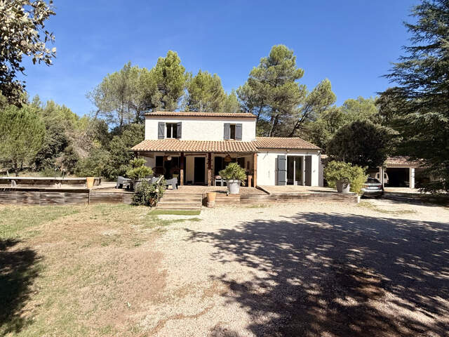 A 22 km au Nord d'Aix : PEYROLLES EN PCE au CALME ABSOLU — photo du bien