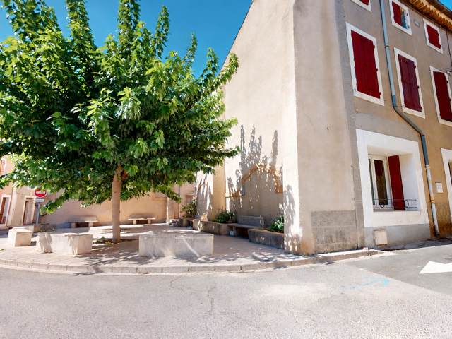 Maison de village avec extérieur à OUVEILLAN — photo du bien