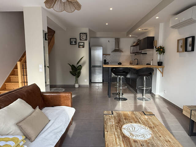Maison de ville avec terrasse et garage à Vauvert — photo du bien