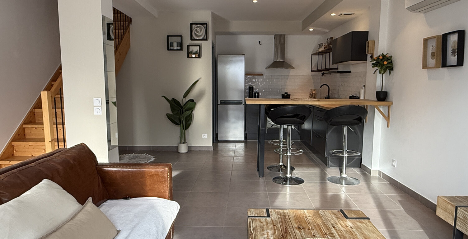 Maison de ville avec terrasse et garage à Vauvert — photo 1