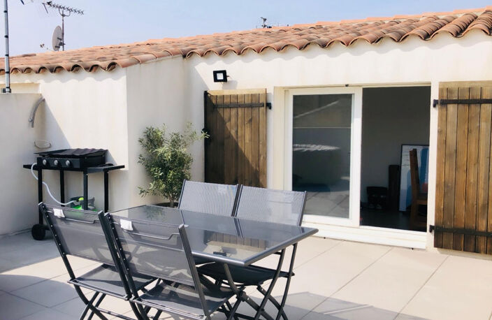 Maison de ville avec terrasse et garage à Vauvert — photo 2