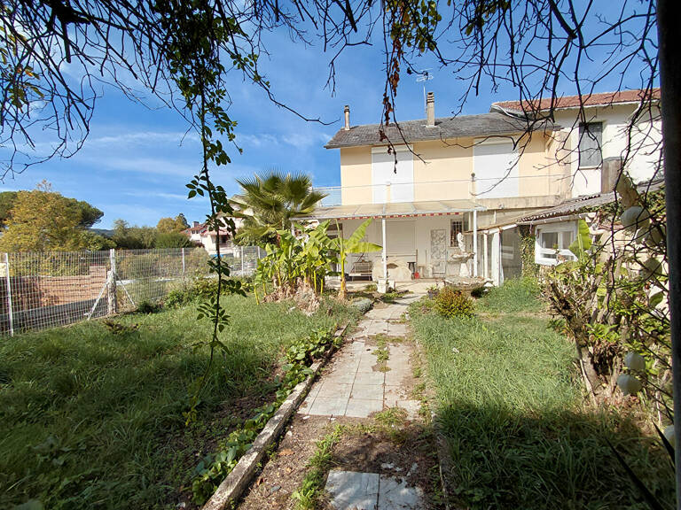 Maison Bagneres De Bigorre 5 pièce(s) avec jardin : fort potentiel — photo 1