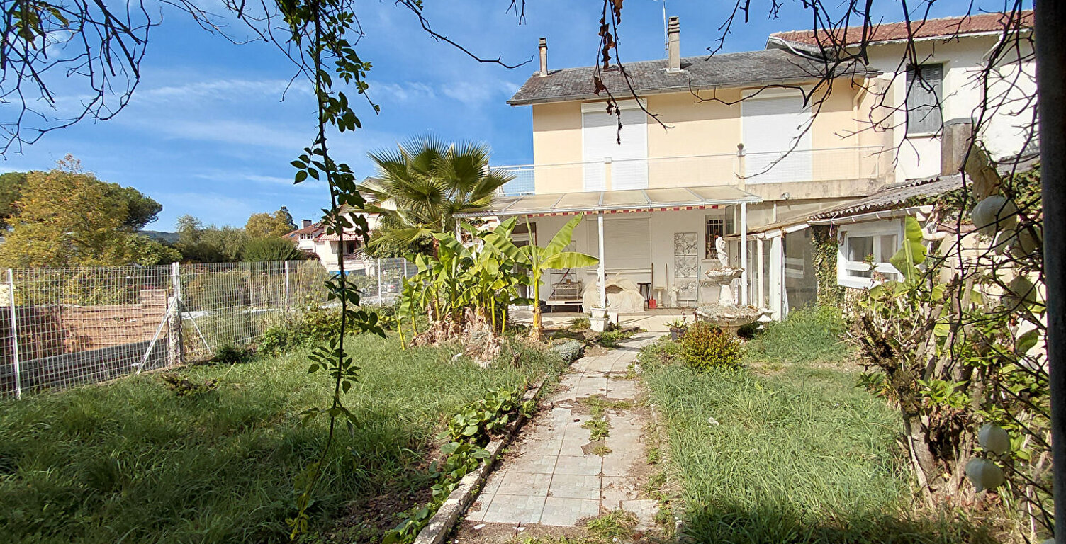 Maison Bagneres De Bigorre 5 pièce(s) avec jardin : fort potentiel — photo 1