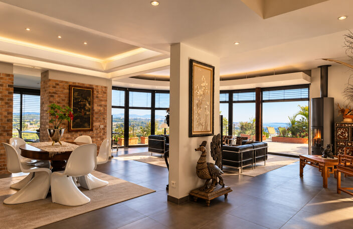 MANDELIEU LES COLLINES | VILLA D'ARCHITECTE AVEC VUE PANORAMIQUE MER — photo 2