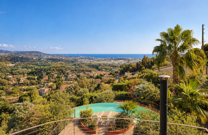 MANDELIEU LES COLLINES | VILLA D'ARCHITECTE AVEC VUE PANORAMIQUE MER — photo 4