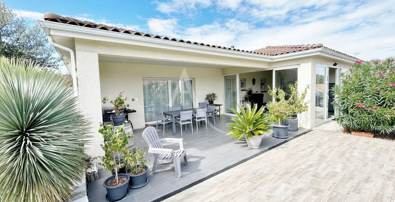 Maison 5 pièces de plain-pied avec piscine et dépendance — photo 1