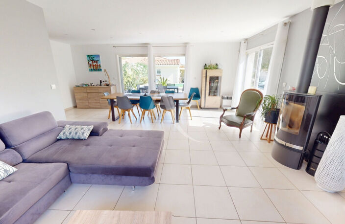 Maison 5 pièces de plain-pied avec piscine et dépendance — photo 5