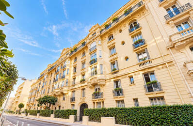 NICE - FLEURS : MAGNIFIQUE 3 PIECES TRAVERSANT SUD/NORD AVEC BALCON DANS UN BEAU BOURGEOIS — photo du bien
