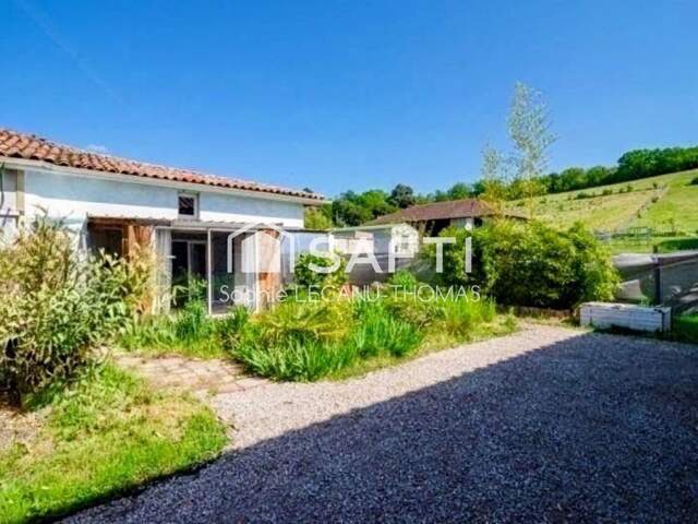 Maison atypique avec jardin et charme unique — photo du bien