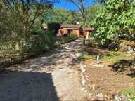 Maison de plain-pied  avec grande véranda avec terrain clôturé et arboré — photo 2
