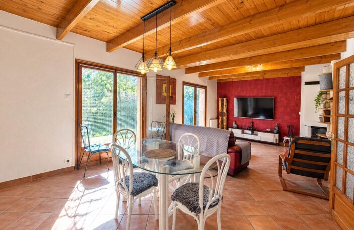 Maison de plain-pied 145 m² avec grande véranda avec terrain clôturé et arboré — photo 5