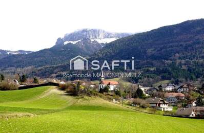 Un cadre privilégié pour une maison rénovée avec soin, à seulement quelques minutes d'Annecy, offrant un cadre de vie paisible, idéal pour une famille, à seulement quelques minutes de toutes commodités. — photo du bien