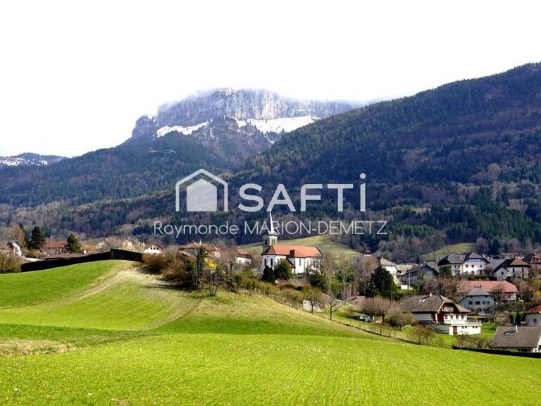 Un cadre privilégié pour une maison rénovée avec soin, à seulement quelques minutes d'Annecy, offrant un cadre de vie paisible, idéal pour une famille, à seulement quelques minutes de toutes commodités. — photo 1