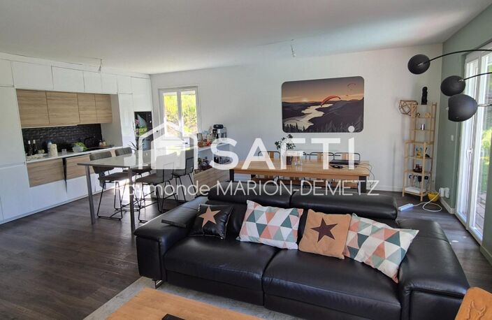 Un cadre privilégié pour une maison rénovée avec soin, à seulement quelques minutes d'Annecy, offrant un cadre de vie paisible, idéal pour une famille, à seulement quelques minutes de toutes commodités. — photo 2