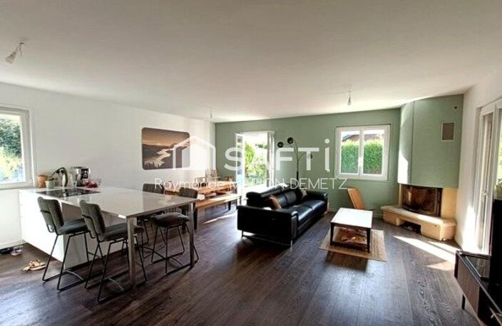 Un cadre privilégié pour une maison rénovée avec soin, à seulement quelques minutes d'Annecy, offrant un cadre de vie paisible, idéal pour une famille, à seulement quelques minutes de toutes commodités. — photo 3