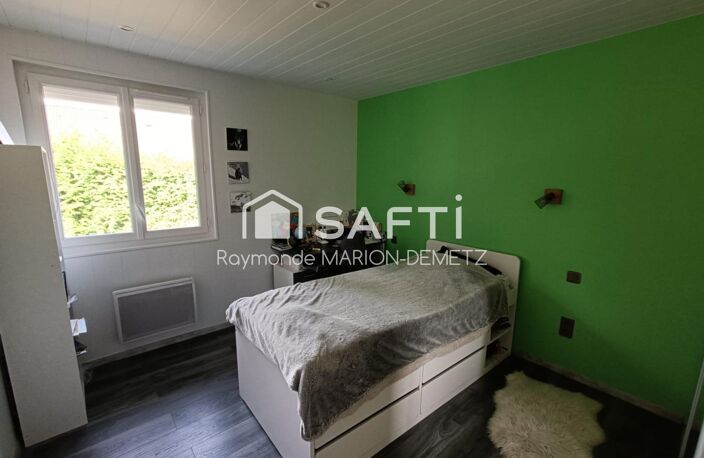 Un cadre privilégié pour une maison rénovée avec soin, à seulement quelques minutes d'Annecy, offrant un cadre de vie paisible, idéal pour une famille, à seulement quelques minutes de toutes commodités. — photo 5