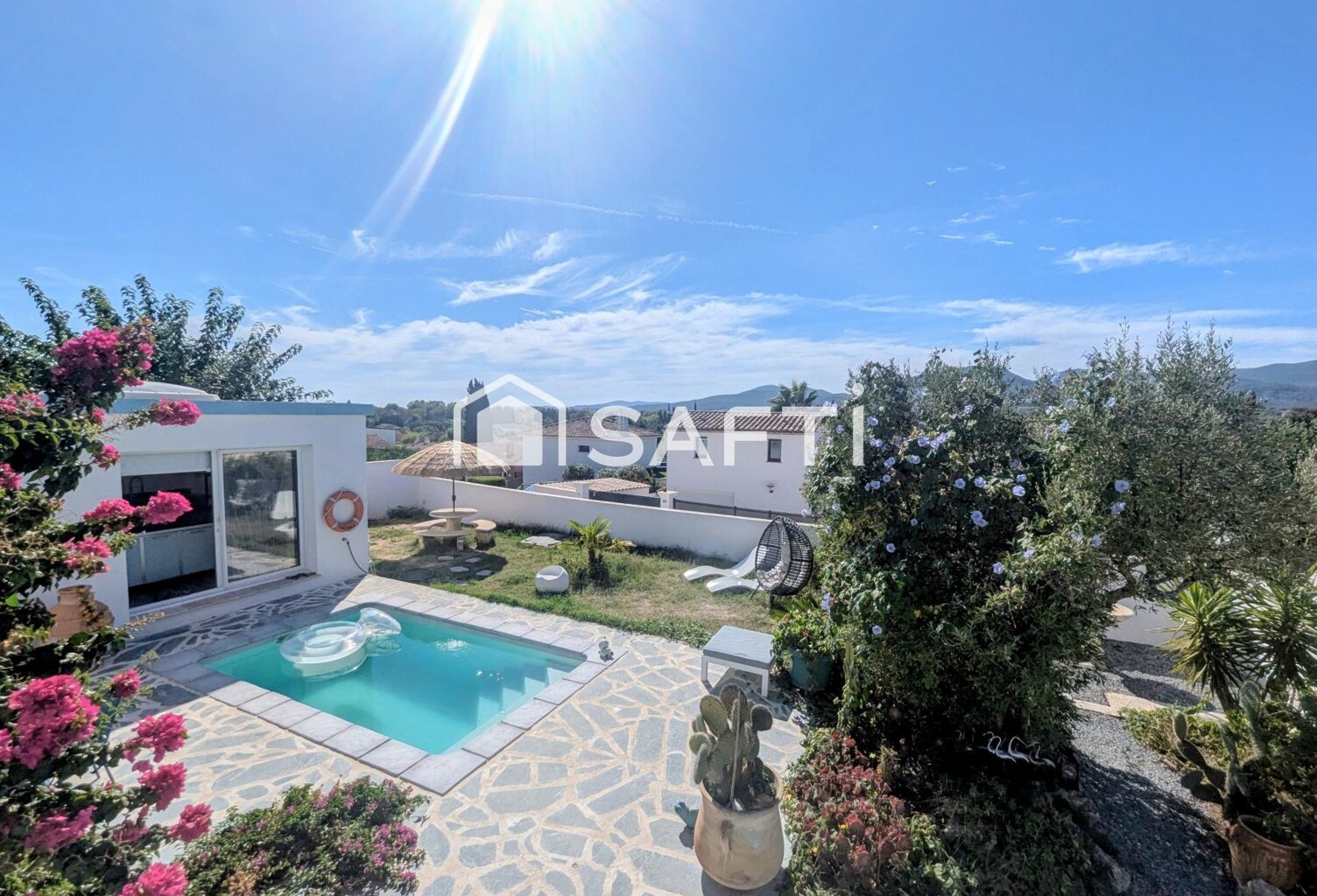 Belle villa récente construite en hauteur avec une vue imprenable sur le rocher de Roquebrune, piscine, possible agrandissement et création d'un garage — photo 1