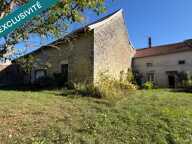 OYRIERES Maison ancienne avec garage et dépendance — photo 2