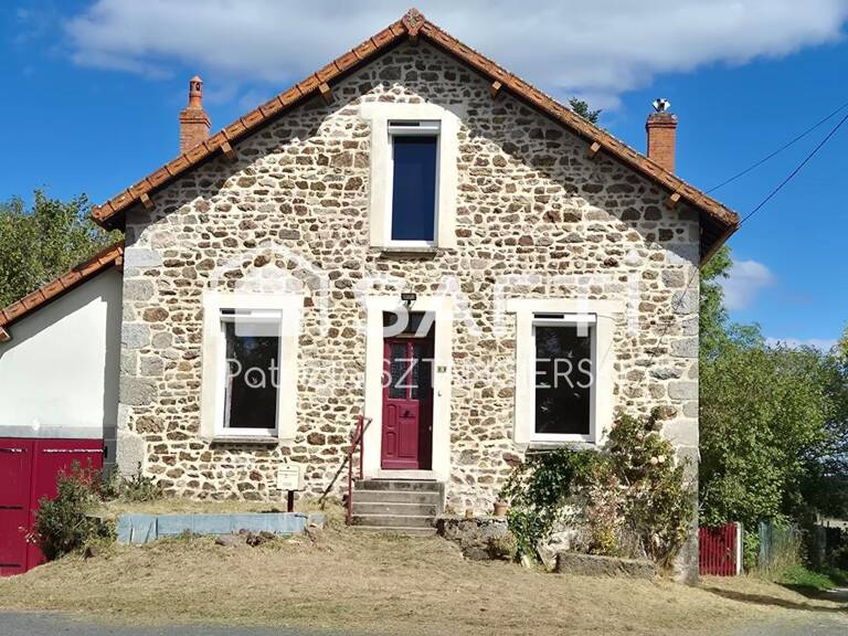 GIAT  MAISON EN PIERRES AVEC POTENTIEL, TERRAIN CLOS DE 842 M² — photo 1