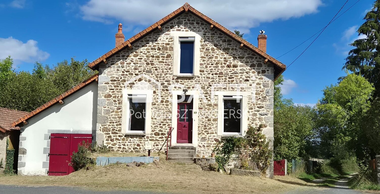 GIAT  MAISON EN PIERRES AVEC POTENTIEL, TERRAIN CLOS DE 842 M² — photo 1