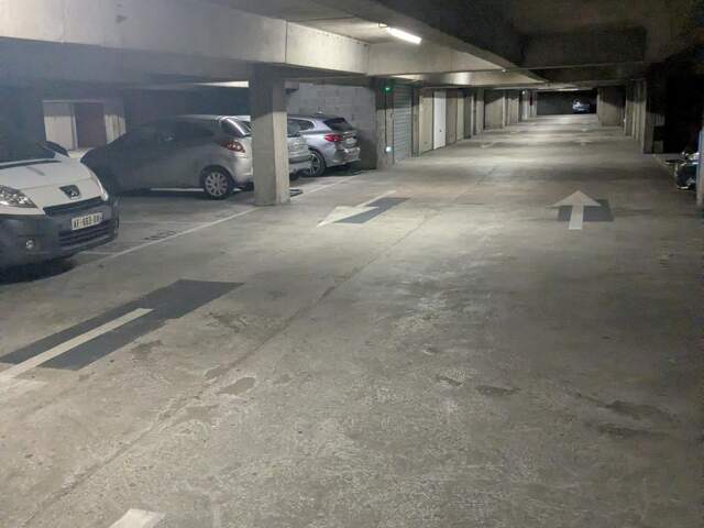 Place de Parking en sous sol sécurisé dans résidence du raisin. — photo du bien
