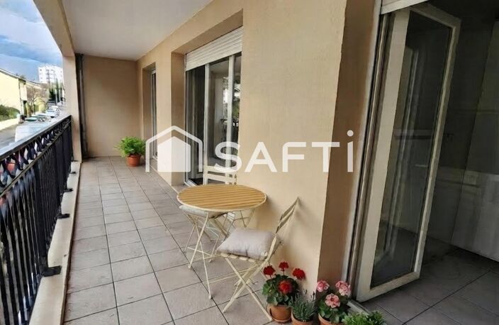 Appt T5 centre Caudéran- Ascenseur-Cellier-Garage — photo 4