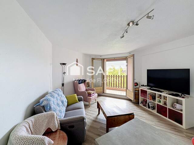 Appartement T3, dernier étage, balcon vue Pyrénées à rafraichir — photo du bien