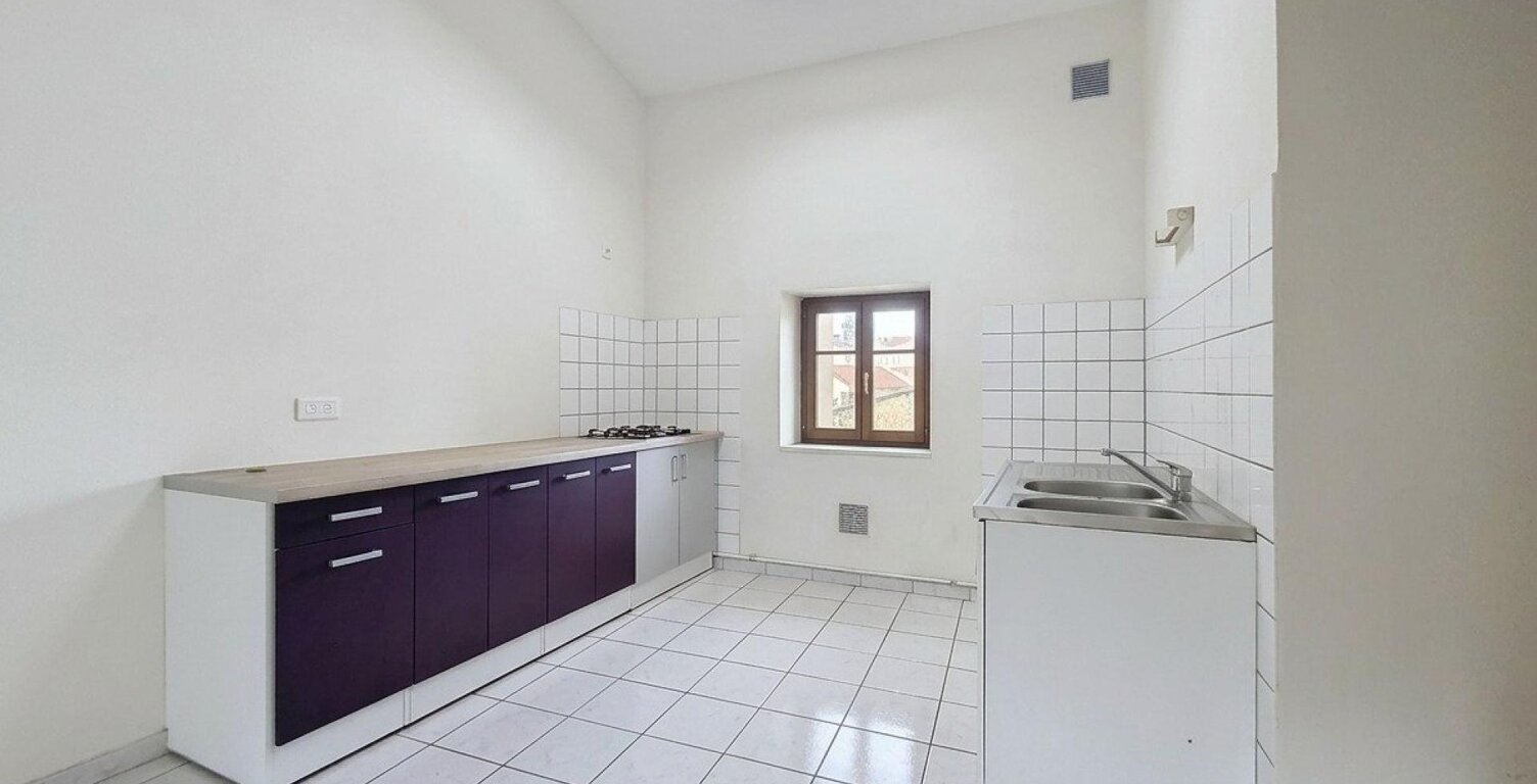 Nancy Leclerc : T3 52 m² au 3e étage à rénover — photo 1
