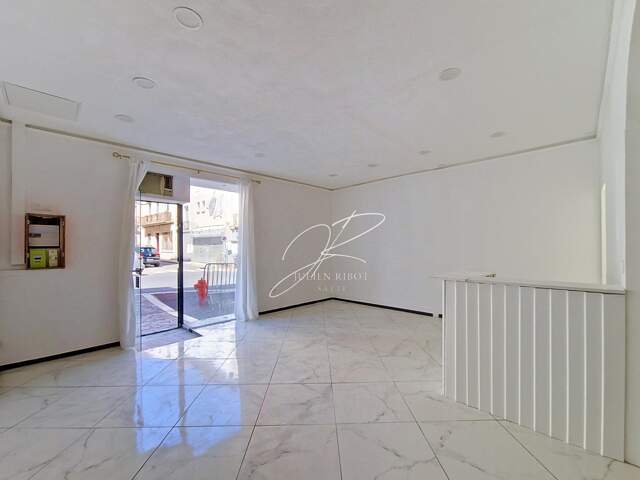 Local commercial 74 m² — photo du bien