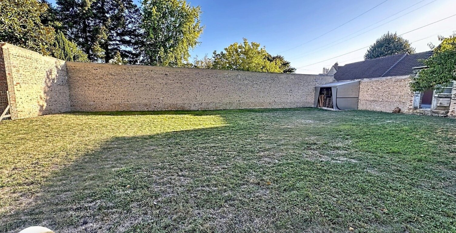Terrain constructible clos en plein centre-ville — photo 1