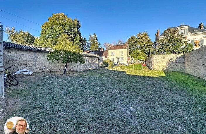 Terrain constructible clos en plein centre-ville — photo 2