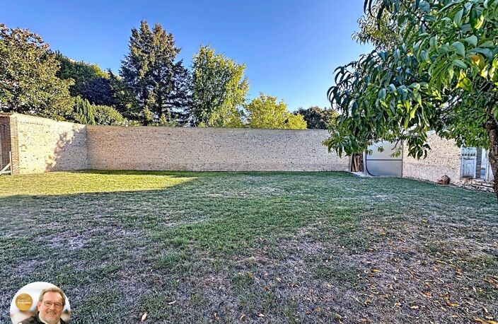 Terrain constructible clos en plein centre-ville — photo 4