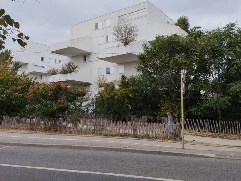 Appartement récent dans immeuble design — photo 1